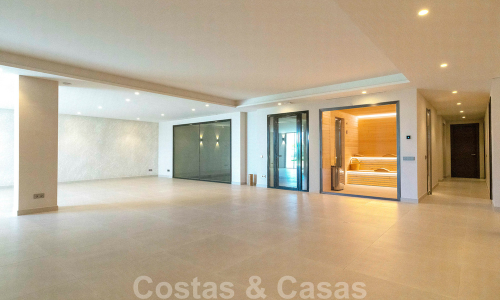 Instapklare, nieuwe moderne villa te koop met zeezicht vanaf ieder niveau in een vijfsterren golfresort in Marbella - Benahavis 35757