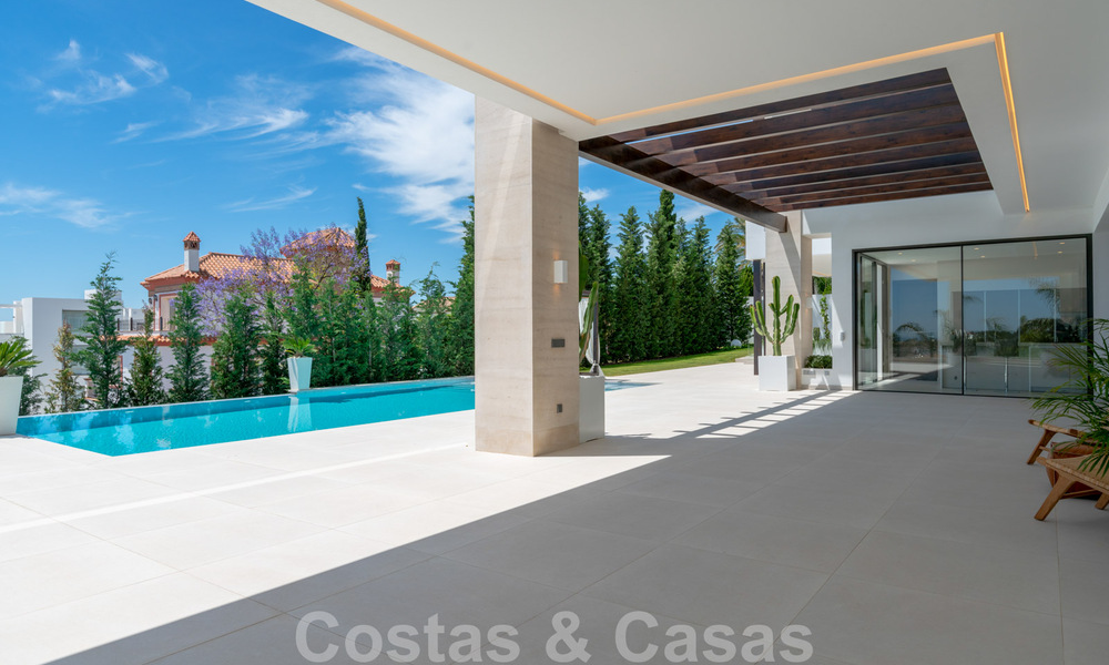 Instapklare, nieuwe moderne villa te koop met zeezicht vanaf ieder niveau in een vijfsterren golfresort in Marbella - Benahavis 35765