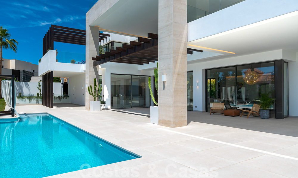 Instapklare, nieuwe moderne villa te koop met zeezicht vanaf ieder niveau in een vijfsterren golfresort in Marbella - Benahavis 35766