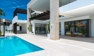Instapklare, nieuwe moderne villa te koop met zeezicht vanaf ieder niveau in een vijfsterren golfresort in Marbella - Benahavis 35766 