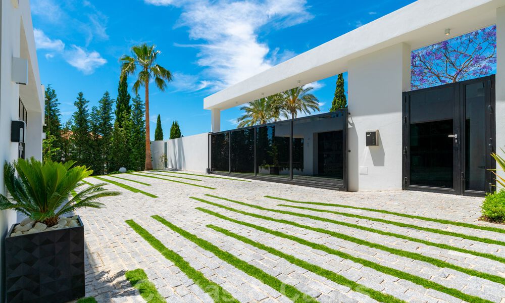 Instapklare, nieuwe moderne villa te koop met zeezicht vanaf ieder niveau in een vijfsterren golfresort in Marbella - Benahavis 35769