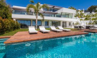 Instapklare, super luxueuze, nieuwe moderne villa te koop, met schitterend uitzicht in een golf urbanisatie in Marbella - Benahavis 35862 