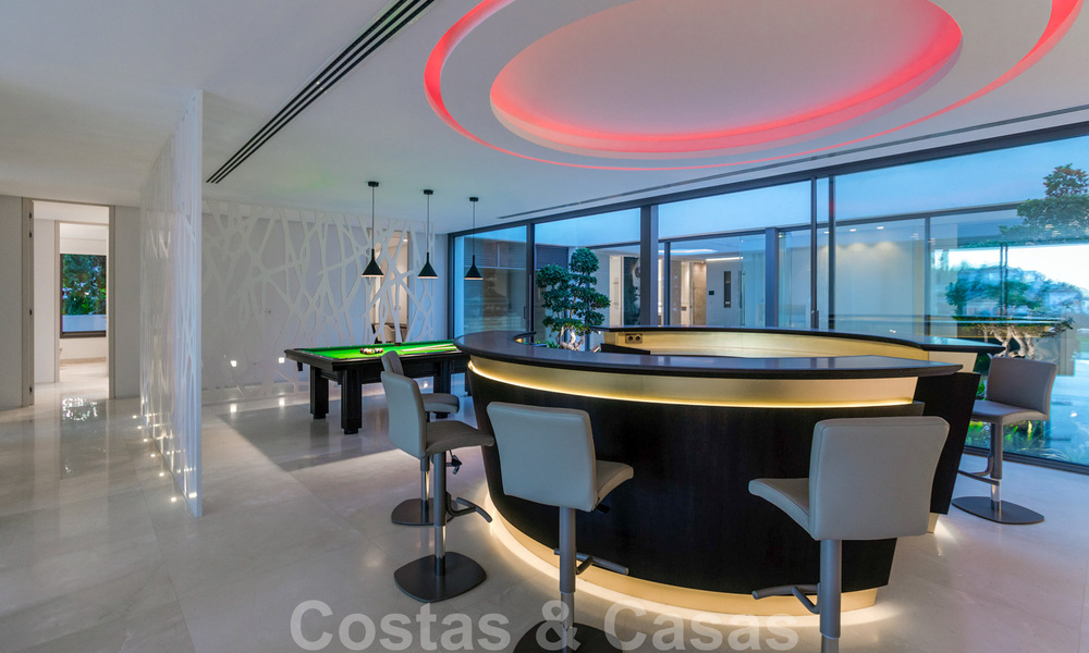 Instapklare, super luxueuze, nieuwe moderne villa te koop, met schitterend uitzicht in een golf urbanisatie in Marbella - Benahavis 35900