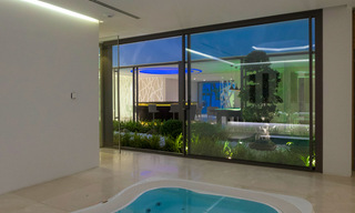 Instapklare, super luxueuze, nieuwe moderne villa te koop, met schitterend uitzicht in een golf urbanisatie in Marbella - Benahavis 35902 
