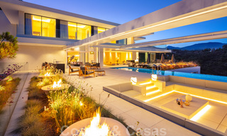 Sensationele nieuwe moderne luxevilla te koop met zeezicht in “gated” El Madroñal in het gebied van Marbella - Benahavis 35905 