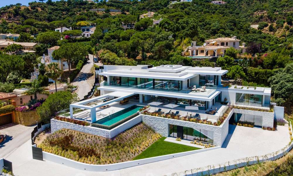 Sensationele nieuwe moderne luxevilla te koop met zeezicht in “gated” El Madroñal in het gebied van Marbella - Benahavis 35912