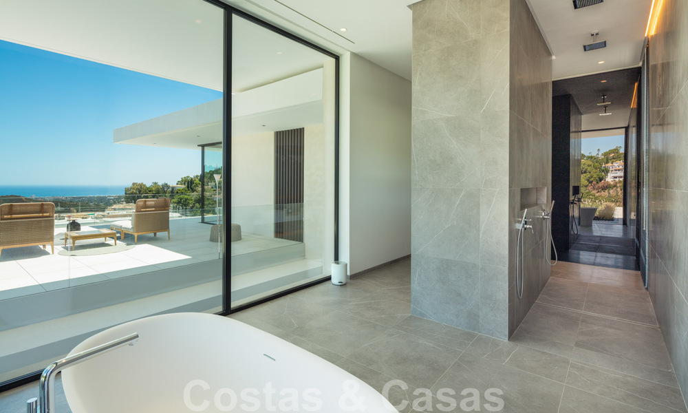 Sensationele nieuwe moderne luxevilla te koop met zeezicht in “gated” El Madroñal in het gebied van Marbella - Benahavis 35915