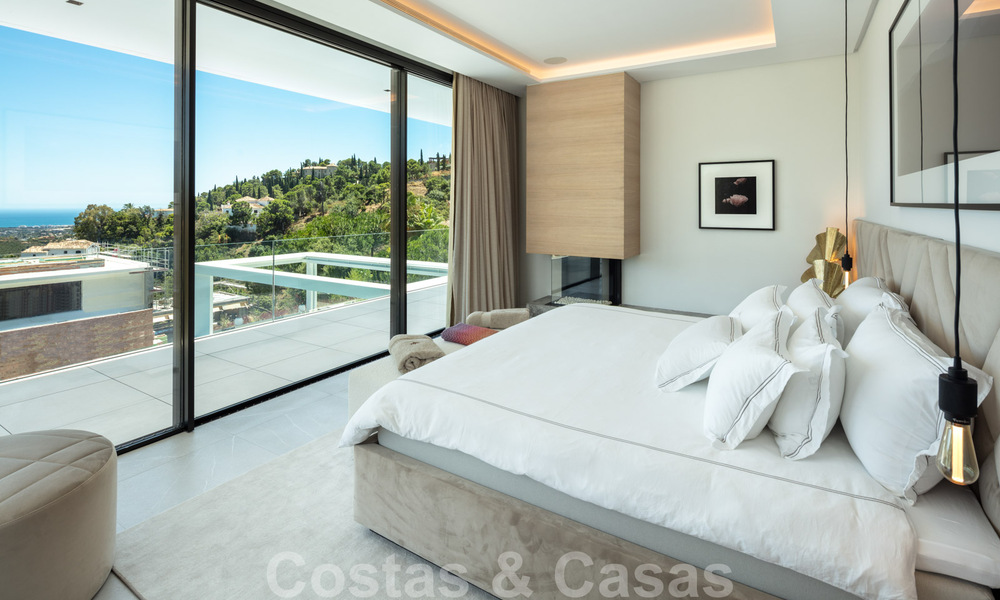 Sensationele nieuwe moderne luxevilla te koop met zeezicht in “gated” El Madroñal in het gebied van Marbella - Benahavis 35918