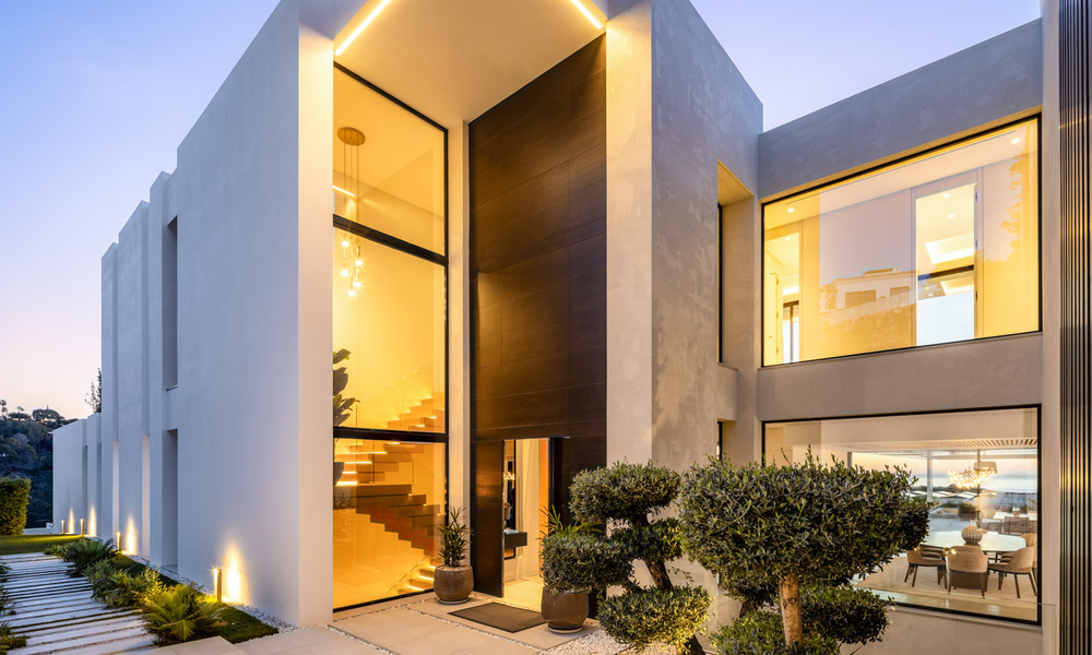 Sensationele moderne luxevilla te koop met zeezicht in “gated” El Madroñal in het gebied van Marbella - Benahavis 779434