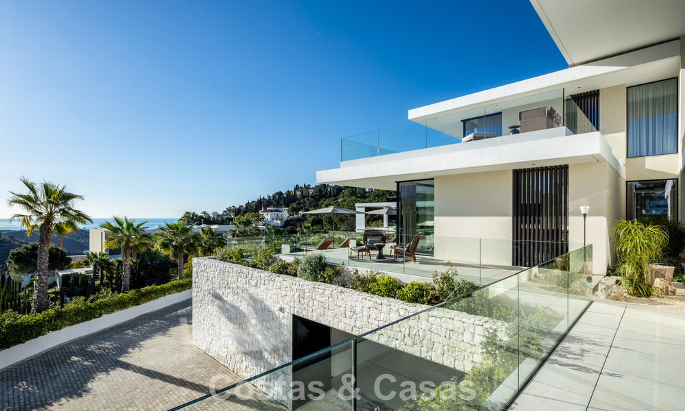 Sensationele moderne luxevilla te koop met zeezicht in “gated” El Madroñal in het gebied van Marbella - Benahavis 779443
