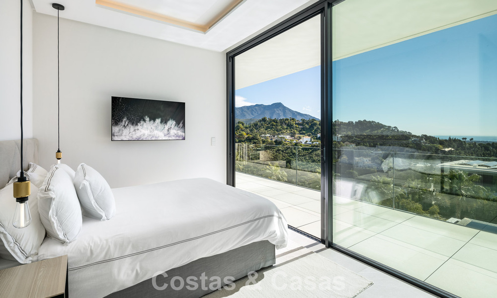 Sensationele moderne luxevilla te koop met zeezicht in “gated” El Madroñal in het gebied van Marbella - Benahavis 779456