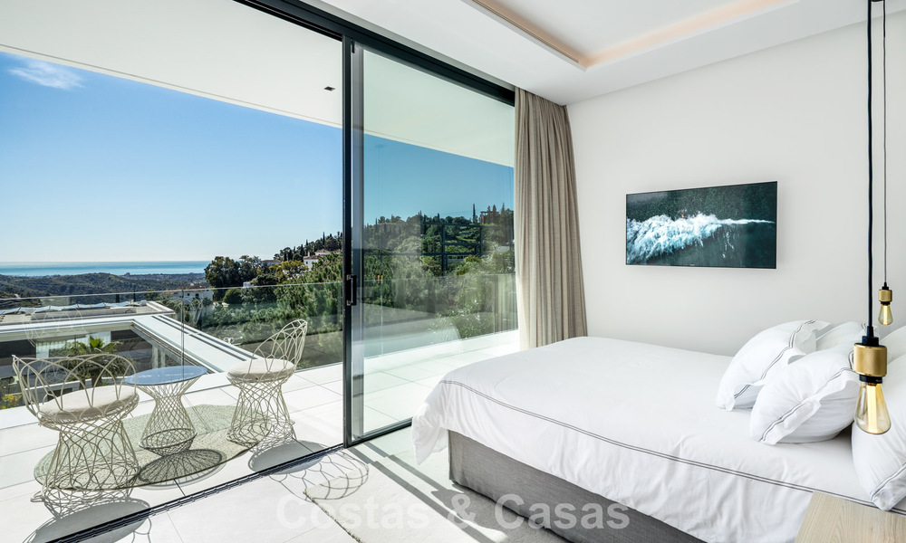 Sensationele moderne luxevilla te koop met zeezicht in “gated” El Madroñal in het gebied van Marbella - Benahavis 779457