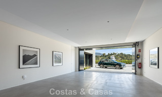 Sensationele moderne luxevilla te koop met zeezicht in “gated” El Madroñal in het gebied van Marbella - Benahavis 779460 