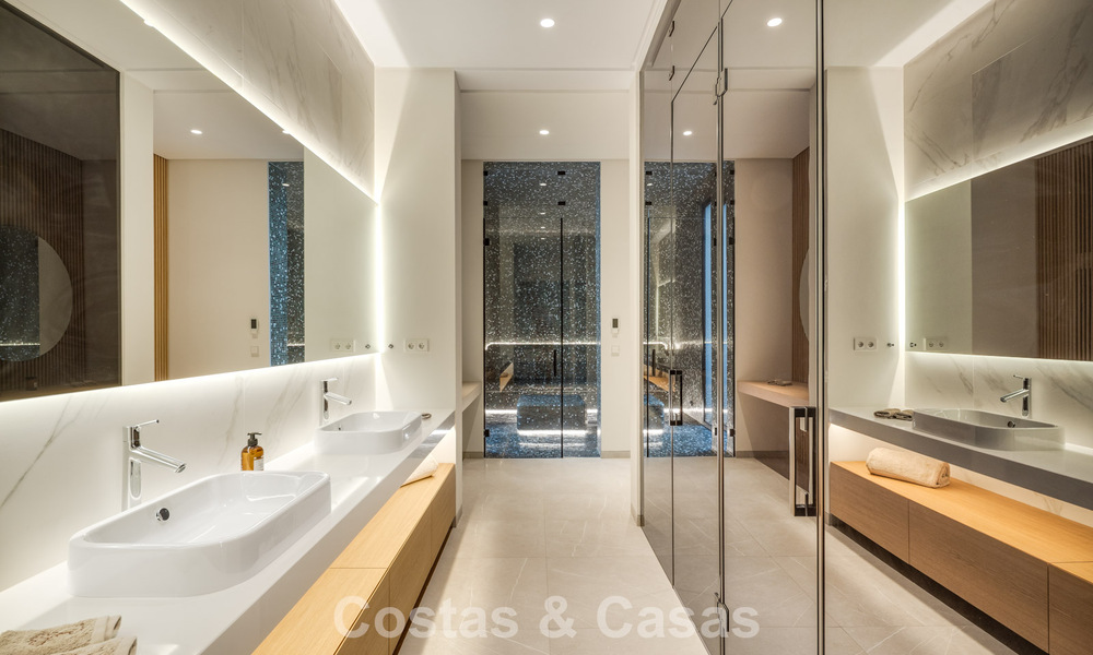 Sensationele moderne luxevilla te koop met zeezicht in “gated” El Madroñal in het gebied van Marbella - Benahavis 779464