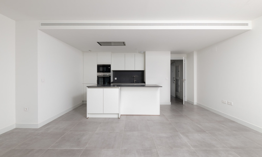 Instapklaar, nieuw modern appartement te koop in golfresort tussen Marbella en Estepona. Sterk verlaagd in prijs. 35979