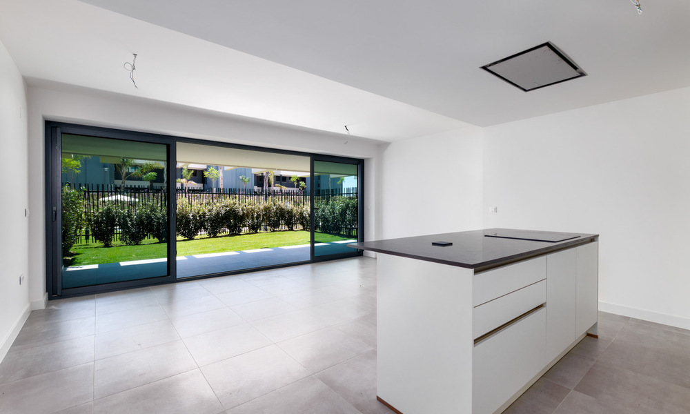 Instapklaar, nieuw modern appartement te koop in golfresort tussen Marbella en Estepona. Sterk verlaagd in prijs. 35982