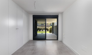 Instapklaar, nieuw modern appartement te koop in golfresort tussen Marbella en Estepona. Sterk verlaagd in prijs. 35984 