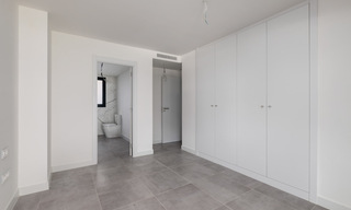 Instapklaar, nieuw modern appartement te koop in golfresort tussen Marbella en Estepona. Sterk verlaagd in prijs. 35985 