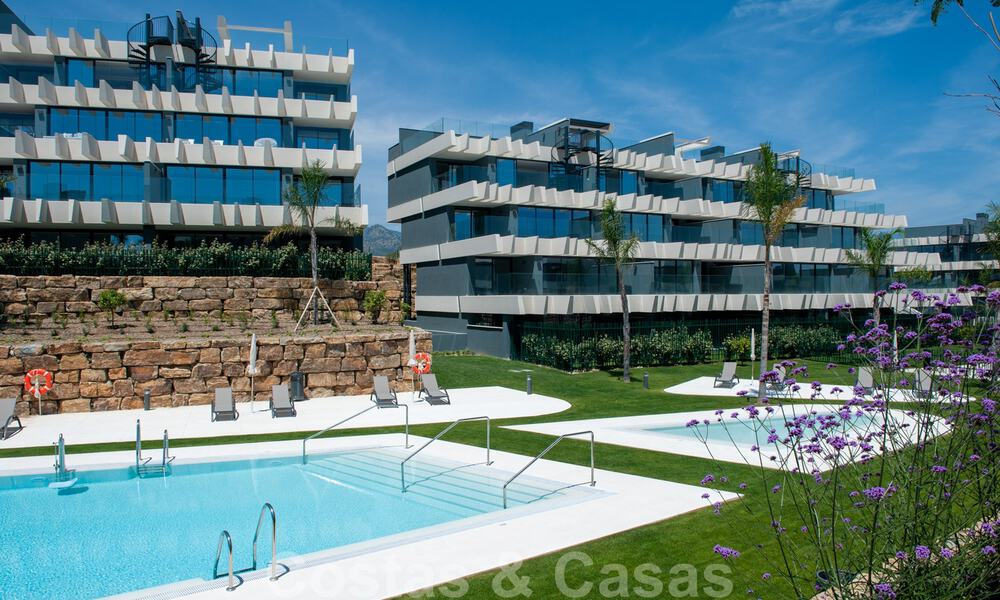 Instapklaar, nieuw modern appartement te koop in golfresort tussen Marbella en Estepona. Sterk verlaagd in prijs. 36162