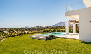 Instapklare, moderne villa in een gated community met schitterend uitzicht te koop in Oost-Marbella 36012 