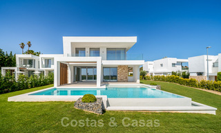 Instapklare, moderne villa in een gated community met schitterend uitzicht te koop in Oost-Marbella 36014 