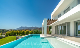 Instapklare, moderne villa in een gated community met schitterend uitzicht te koop in Oost-Marbella 36015 