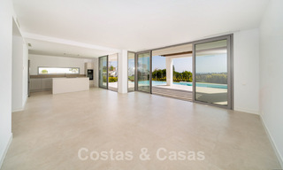 Instapklare, moderne villa in een gated community met schitterend uitzicht te koop in Oost-Marbella 36018 
