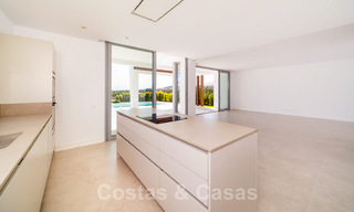 Instapklare, moderne villa in een gated community met schitterend uitzicht te koop in Oost-Marbella 36019 