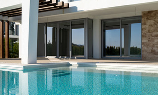 Instapklare, moderne villa in een gated community met schitterend uitzicht te koop in Oost-Marbella 36040 