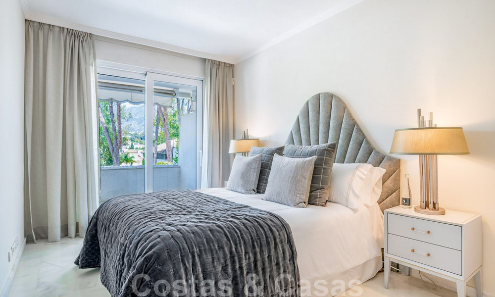 Gerenoveerd 3-slaapkamer luxe appartement te koop, eerstelijnsgolf Las Brisas in Nueva Andalucia, Marbella 36094