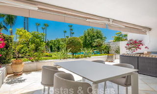 Gerenoveerd 3-slaapkamer luxe appartement te koop, eerstelijnsgolf Las Brisas in Nueva Andalucia, Marbella 36097 