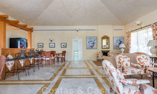 Gerenoveerd 3-slaapkamer luxe appartement te koop, eerstelijnsgolf Las Brisas in Nueva Andalucia, Marbella 36102 