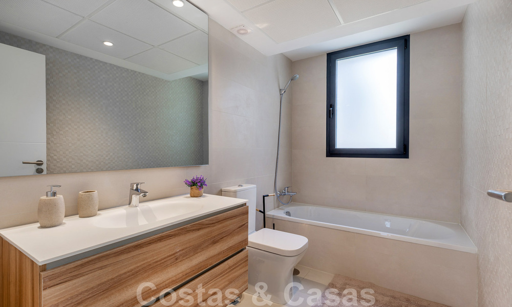 Modern luxe penthouse te koop in een eerstelijns golf design complex in Benahavis - Marbella 36118
