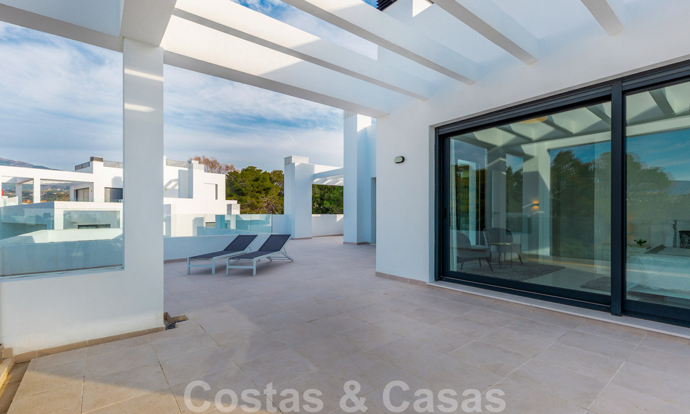 Modern luxe penthouse te koop in een eerstelijns golf design complex in Benahavis - Marbella 36128