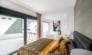 Instapklare, eigentijdse villa te koop op een steenworp van het strand en beachclubs en op loopafstand van de promenade en het centrum van San Pedro, Marbella 36328 