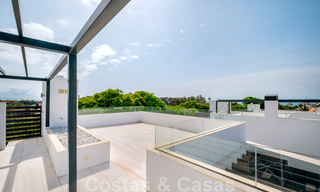 Instapklare, eigentijdse villa te koop op een steenworp van het strand en beachclubs en op loopafstand van de promenade en het centrum van San Pedro, Marbella 36330 