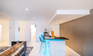 Instapklare, eigentijdse villa te koop op een steenworp van het strand en beachclubs en op loopafstand van de promenade en het centrum van San Pedro, Marbella 36333 