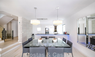 Instapklare, eigentijdse villa te koop op een steenworp van het strand en beachclubs en op loopafstand van de promenade en het centrum van San Pedro, Marbella 36340 