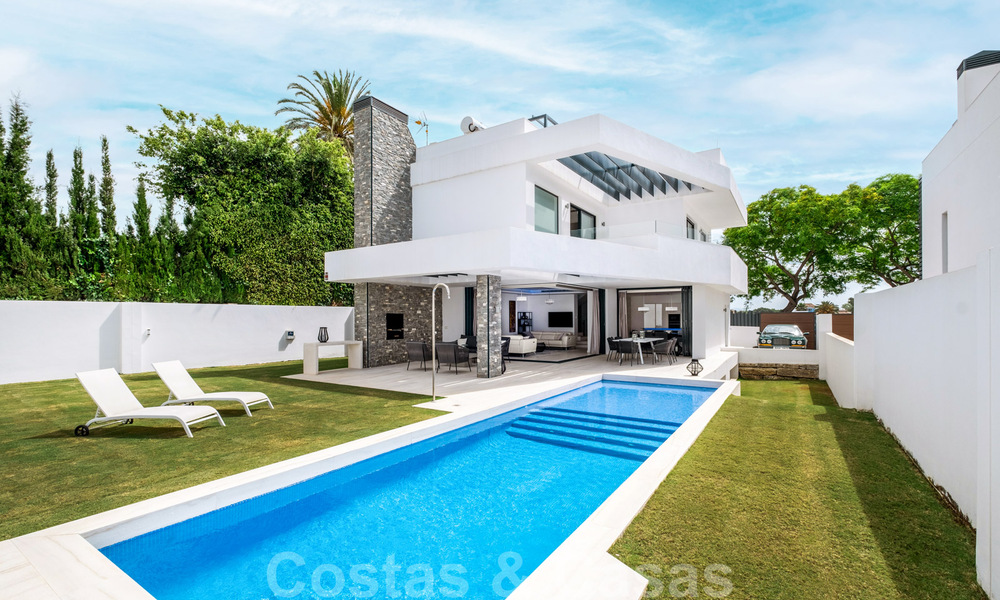 Instapklare, eigentijdse villa te koop op een steenworp van het strand en beachclubs en op loopafstand van de promenade en het centrum van San Pedro, Marbella 36346