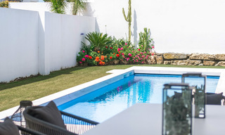 Instapklare, eigentijdse villa te koop op een steenworp van het strand en beachclubs en op loopafstand van de promenade en het centrum van San Pedro, Marbella 36352 