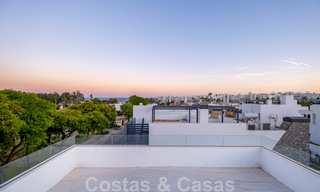 Instapklare, eigentijdse villa te koop op een steenworp van het strand en beachclubs en op loopafstand van de promenade en het centrum van San Pedro, Marbella 36363 