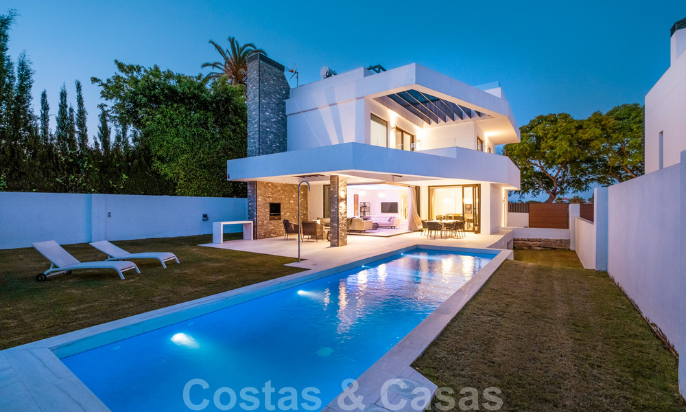 Instapklare, eigentijdse villa te koop op een steenworp van het strand en beachclubs en op loopafstand van de promenade en het centrum van San Pedro, Marbella 36365