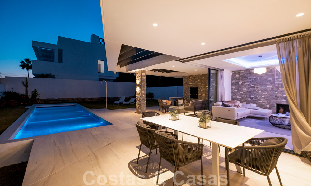Instapklare, eigentijdse villa te koop op een steenworp van het strand en beachclubs en op loopafstand van de promenade en het centrum van San Pedro, Marbella 36368