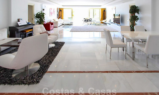Appartement te koop met open zeezicht in het iconische eerstelijnsstrand complex Gray D’Albion in Puerto Banus, Marbella 36232 