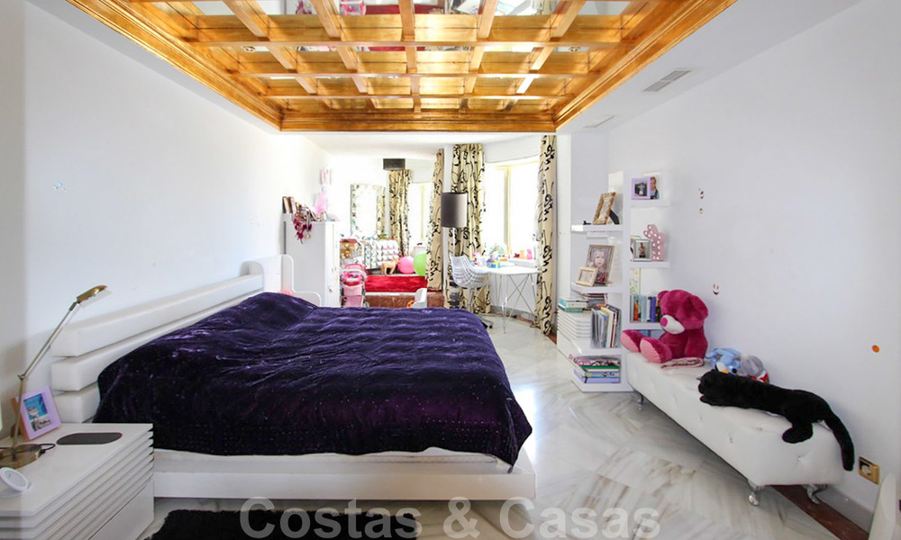 Appartement te koop met open zeezicht in het iconische eerstelijnsstrand complex Gray D’Albion in Puerto Banus, Marbella 36235