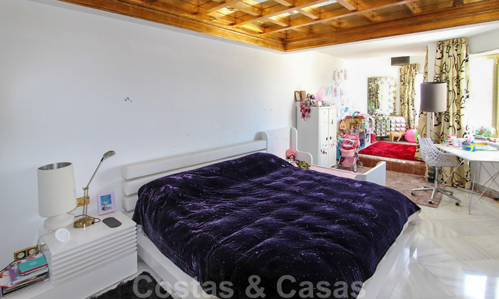 Appartement te koop met open zeezicht in het iconische eerstelijnsstrand complex Gray D’Albion in Puerto Banus, Marbella 36236