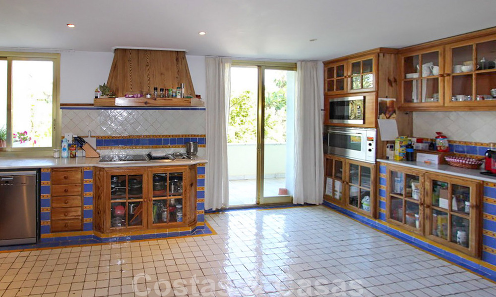 Appartement te koop met open zeezicht in het iconische eerstelijnsstrand complex Gray D’Albion in Puerto Banus, Marbella 36247