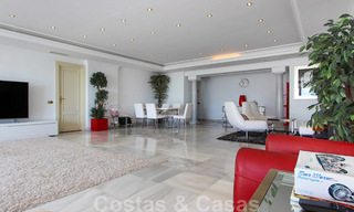 Appartement te koop met open zeezicht in het iconische eerstelijnsstrand complex Gray D’Albion in Puerto Banus, Marbella 36249 