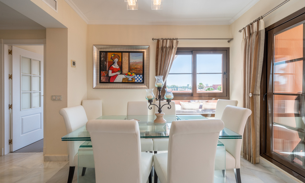 Penthouse met 5 slaapkamers te koop aan de strandzijde van de New Golden Mile, tussen Marbella en Estepona 36263