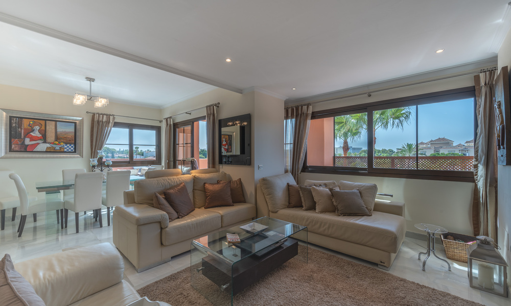 Penthouse met 5 slaapkamers te koop aan de strandzijde van de New Golden Mile, tussen Marbella en Estepona 36265